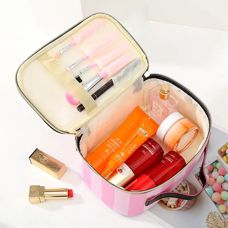 Bolsa de Cosméticos Portátil em Couro - Estilo e Organização para Suas Viagens!