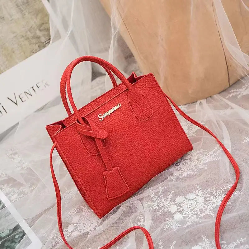 Bolsa Feminina em Couro Sintético - Estilo Versátil para Todas as Ocasiões!