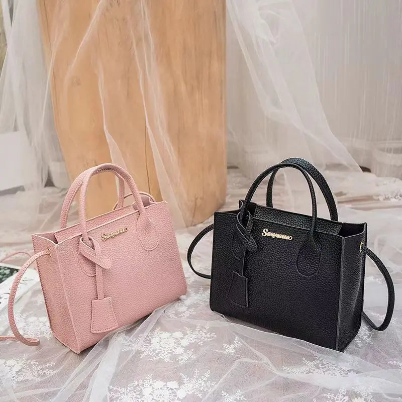 Bolsa Feminina em Couro Sintético - Estilo Versátil para Todas as Ocasiões!